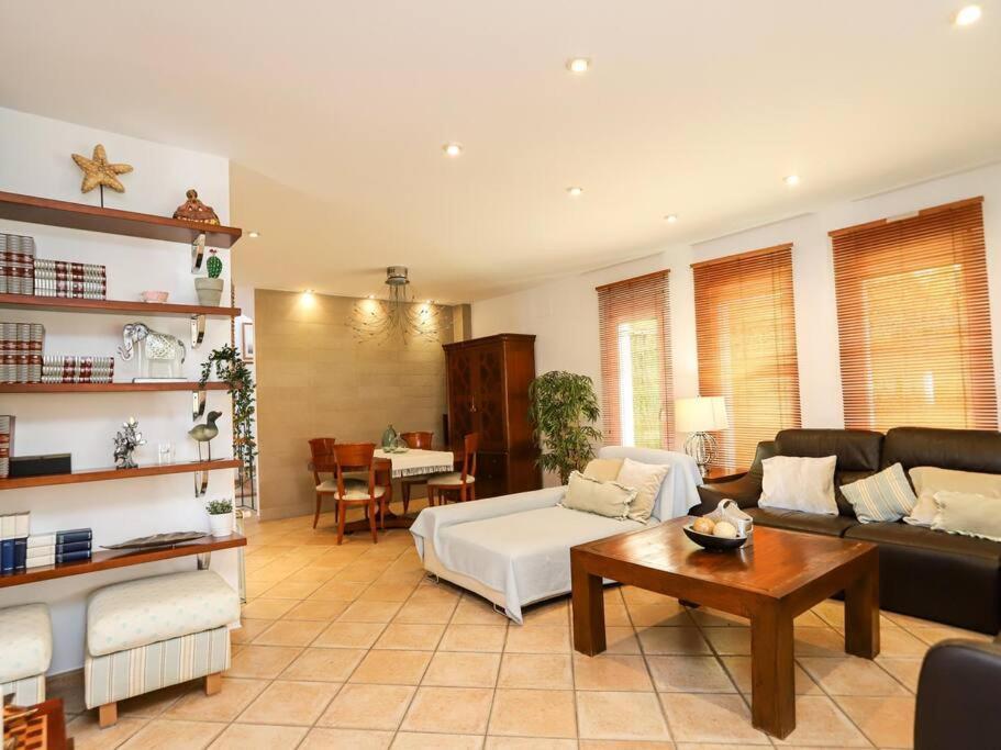 Villa Paquita By Clabao *